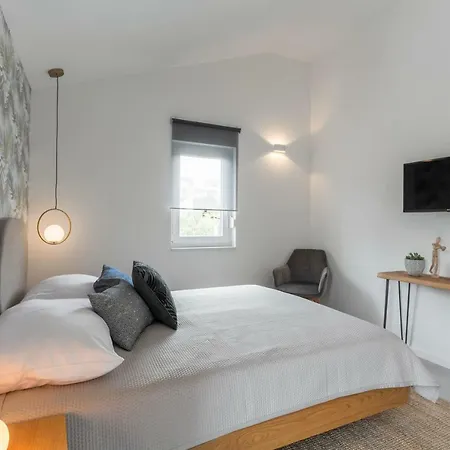 ゲストハウス Hvar View 4*