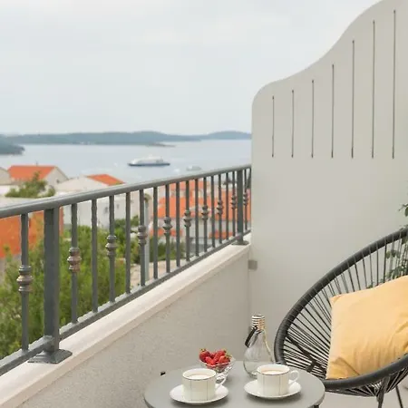 Gostinjska kuća Hvar View 4*